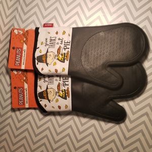 Peanuts Charlie Brown Fall Thanksgiving Eat Pie 2pk Silicon Oven Mitt Se…